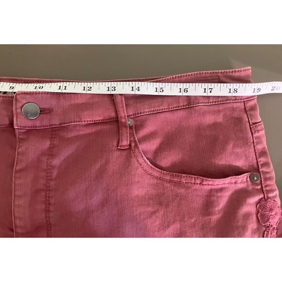 Mossimo high rise cut out floral lace insert cut off jean shorts - Picture 6 of 10